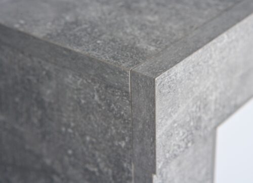 Detail bovenblad commode beton