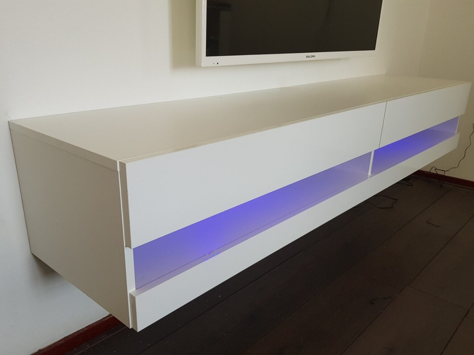 Zwevend tv-meubel 180 cm mat wit - hoogglans wit