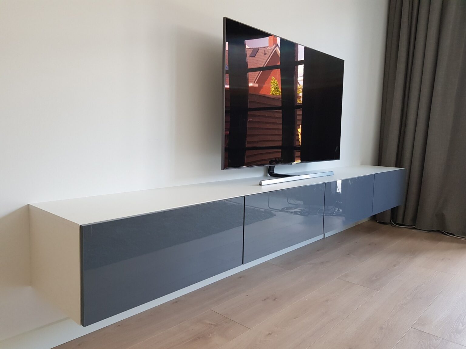 Montage tv-meubel Bobbie 280 cm wit hoogglans grijs